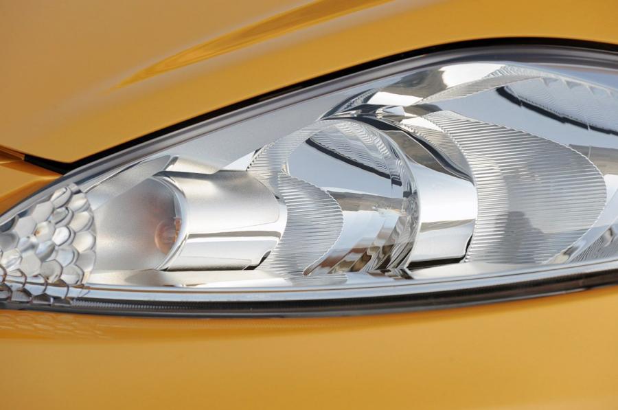  Ford Fiesta SES 2011 года  (фото 48 из 59)